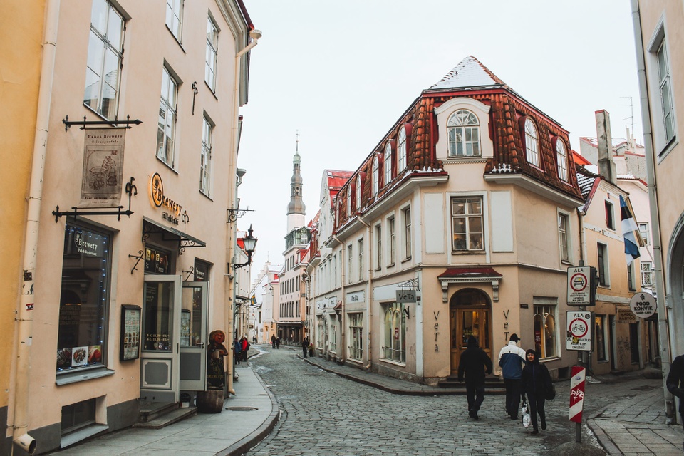 Thanh pho co Tallinn, noi bi thoi gian quen lang hinh anh 8