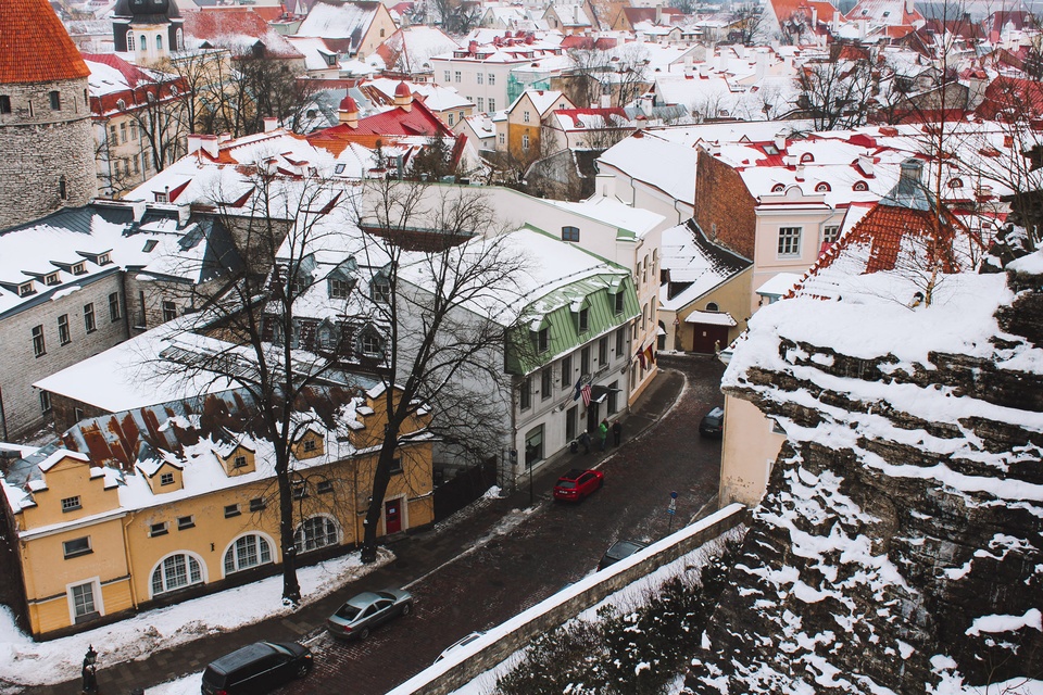 Thanh pho co Tallinn, noi bi thoi gian quen lang hinh anh 9