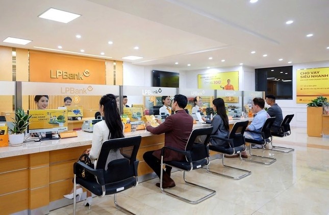 Sếp ngân hàng - người nhận lương 0 đồng, chỗ thu nhập hàng tỷ