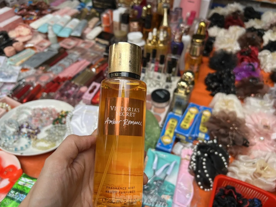 'Hàng hiệu' vài chục nghìn đồng ở chợ, mua nhiều còn được giảm giá