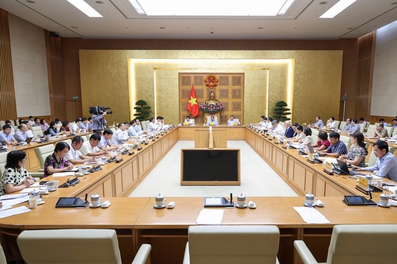 Thủ tướng: Không tạo 'giấy phép con', giảm gánh nặng cho doanh nghiệp