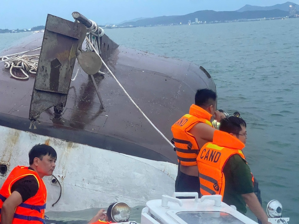 Lat tau vinh Ha Long anh 6