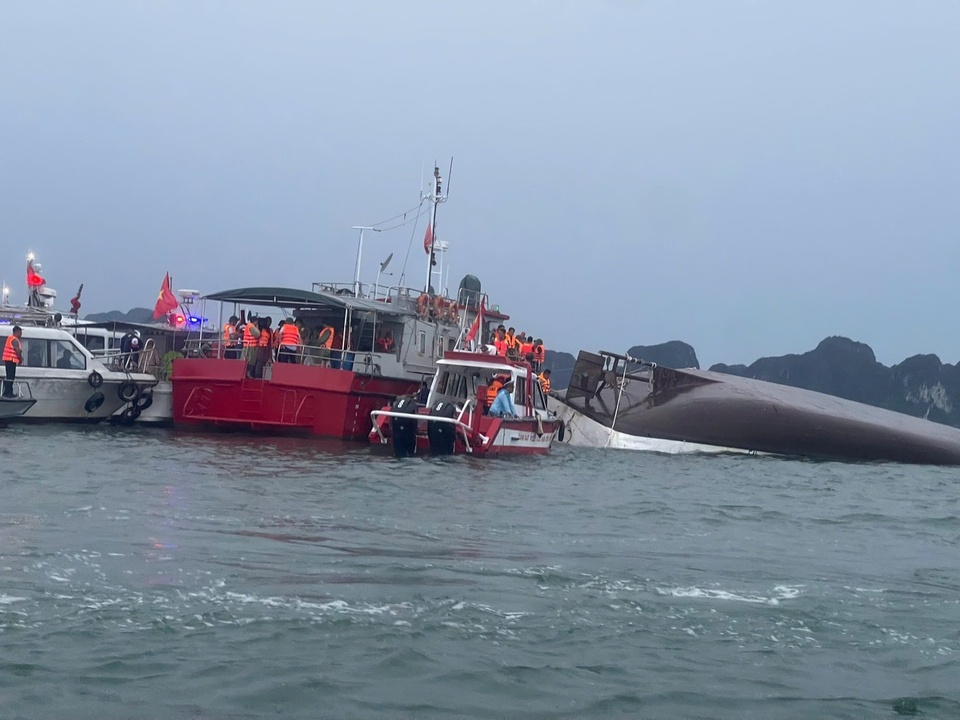 Lat tau vinh Ha Long anh 5