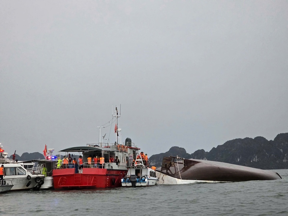 Lat tau vinh Ha Long anh 3