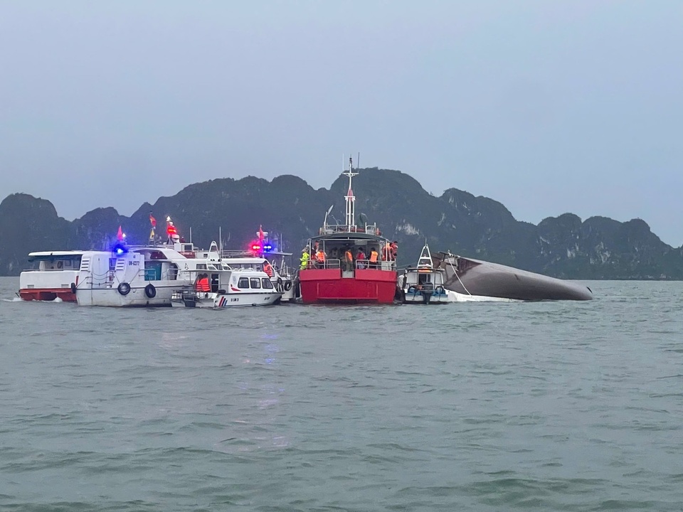 Lat tau vinh Ha Long anh 2