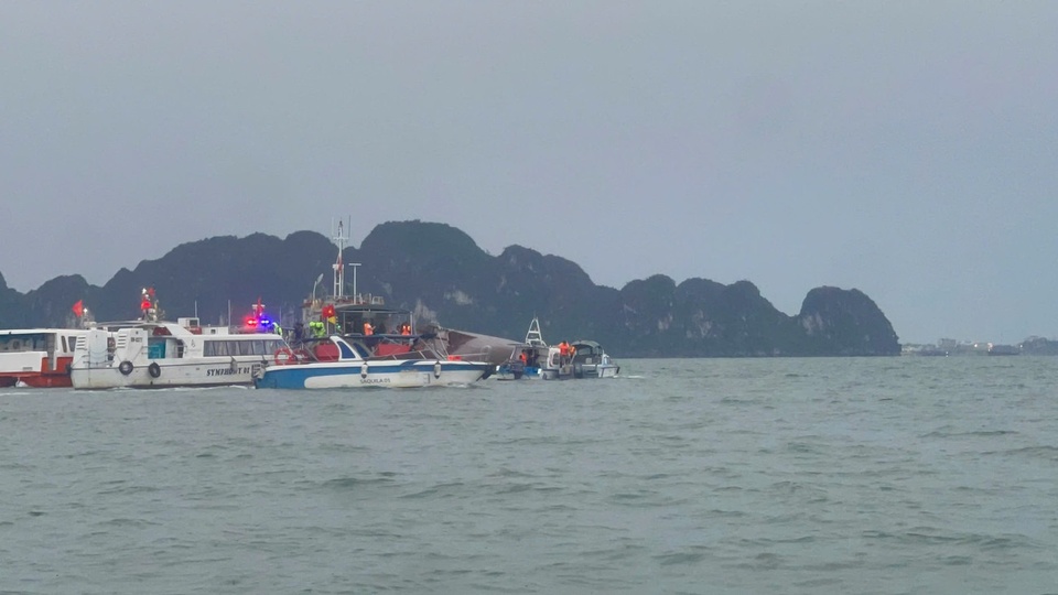 Lat tau vinh Ha Long anh 4