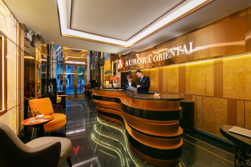 Khach san 10 tang anh 2