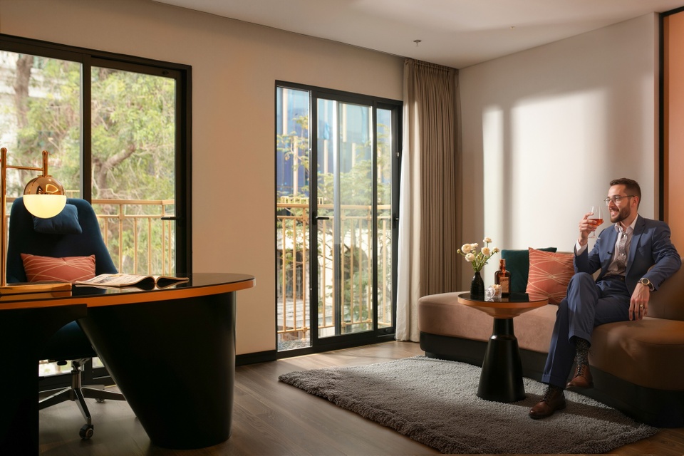 Khach san 10 tang anh 12