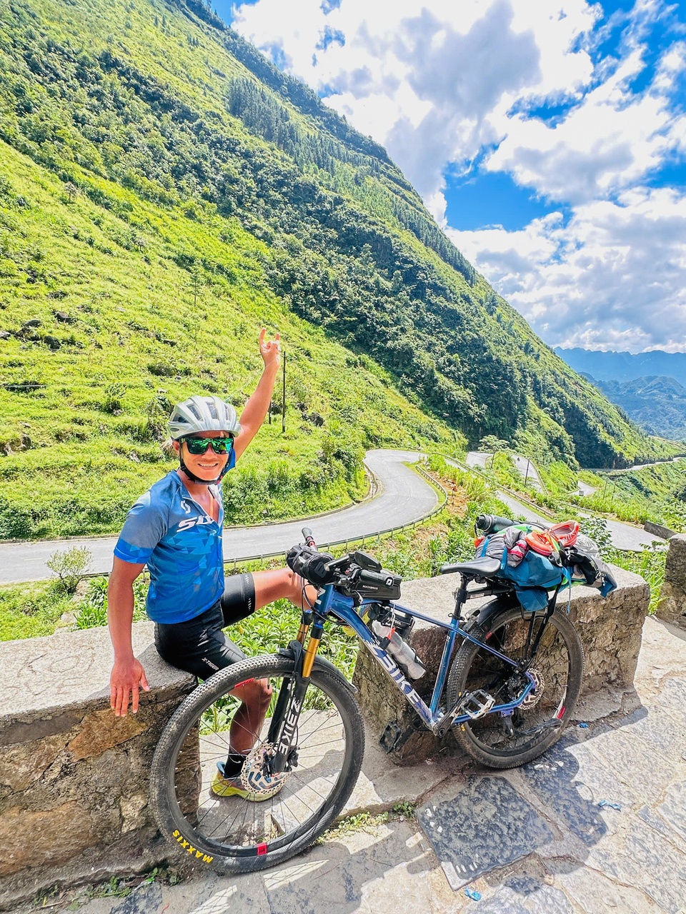 Dap xe xuyen Viet anh 1