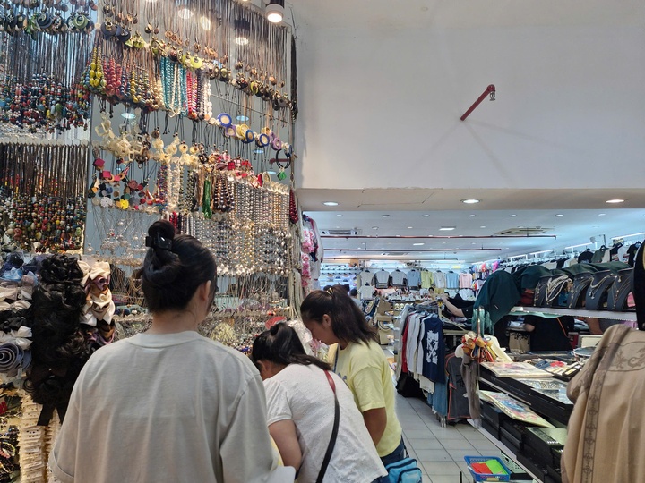 Cơ quan chức năng truy quét hàng giả đến đâu, cửa hàng dừng bán đến đó
