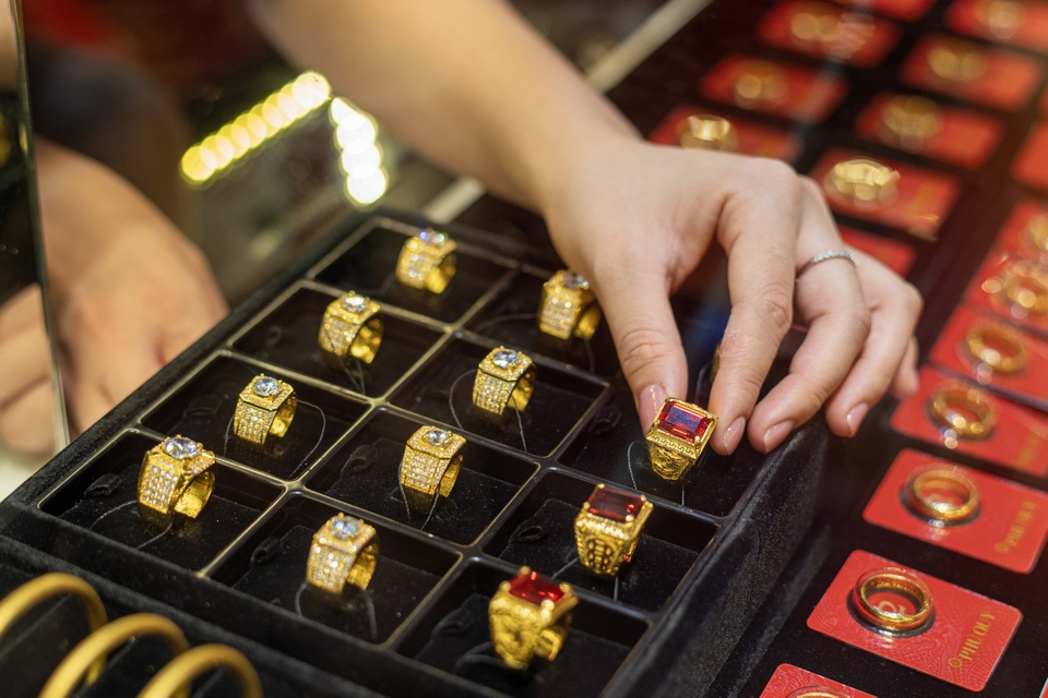 Chuyện gì đang xảy ra với giá vàng?