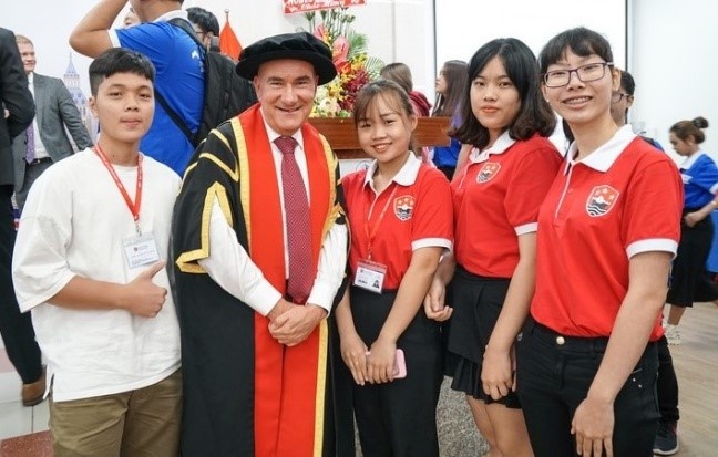 Cu nhan chuong trinh Anh Quoc tai UEF anh 3