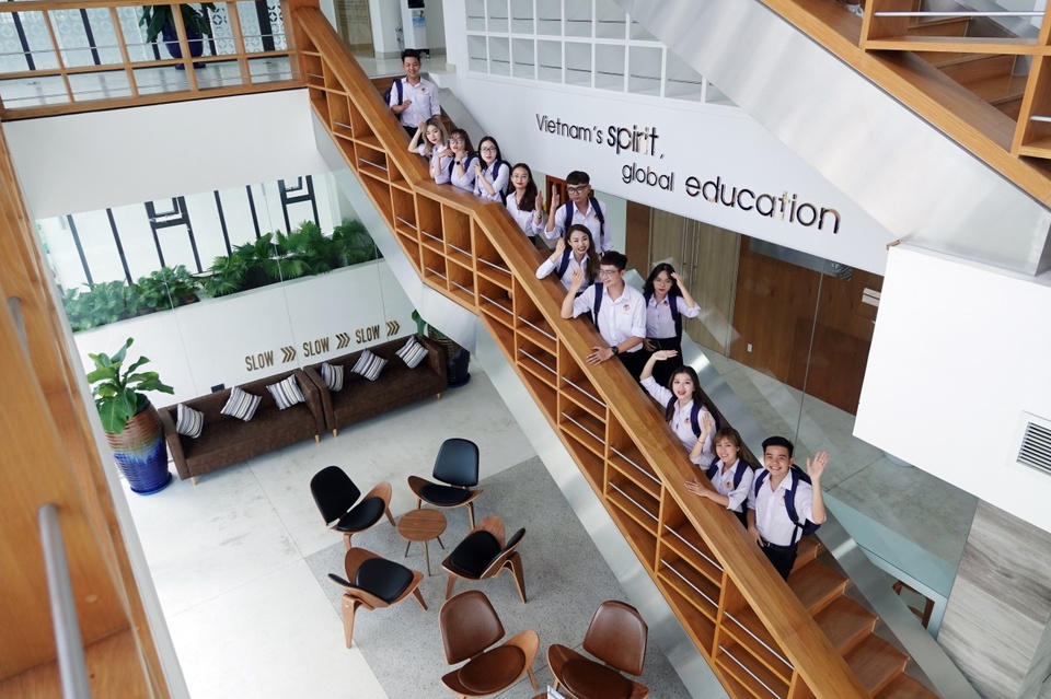 SIU,  DH Quoc te Sai Gon anh 1