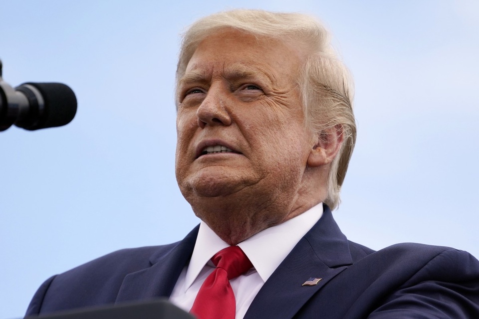 that bai trong nhiem ky cua donald trump,  thiet hai ve kinh te,  thuong hieu trump hoen o anh 1