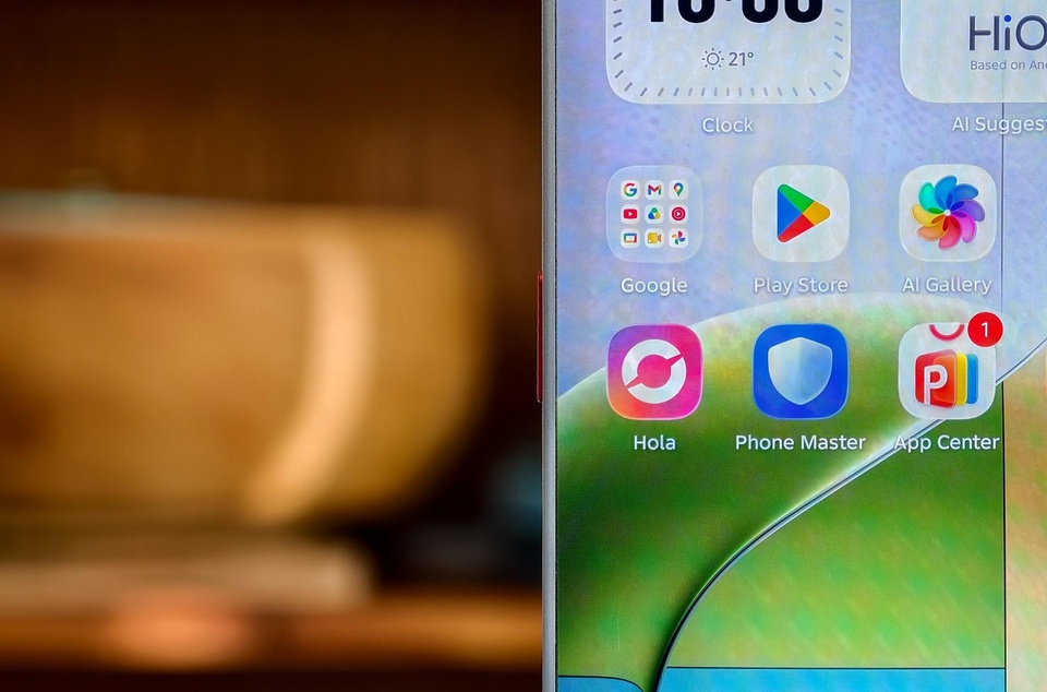 smartphone không viền,  Tecno Bezelless phone,  điện thoại không viền,  viền màn hình ảnh 4