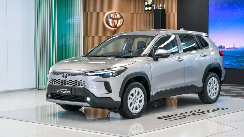 Toyota Corolla Cross 2024 tại VN giá từ 820 triệu đồng