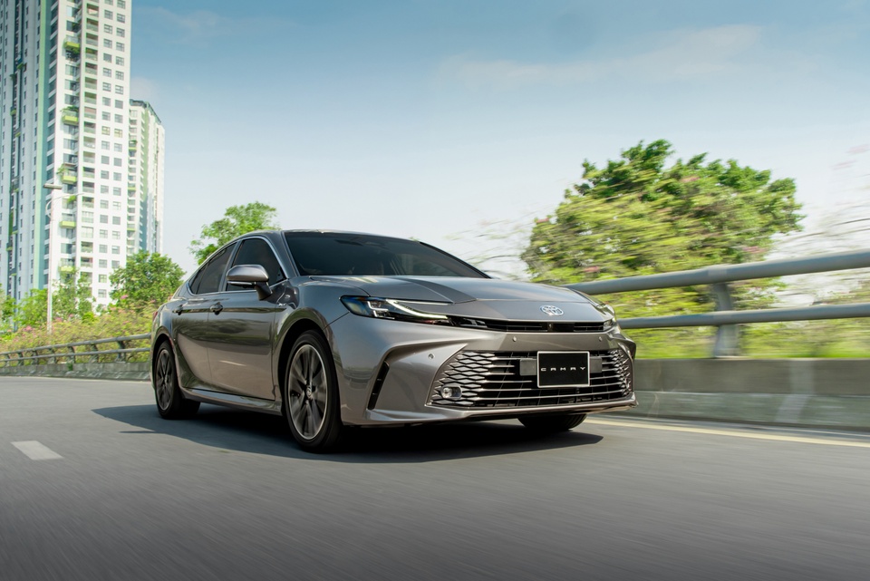 xe hybrid anh 5