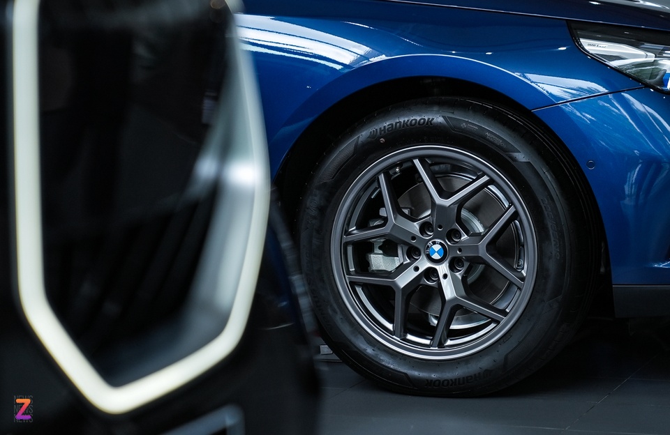 BMW 5 Series anh 8