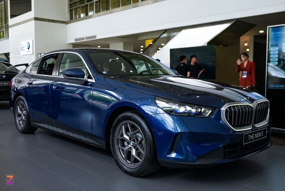 BMW 5 Series anh 2