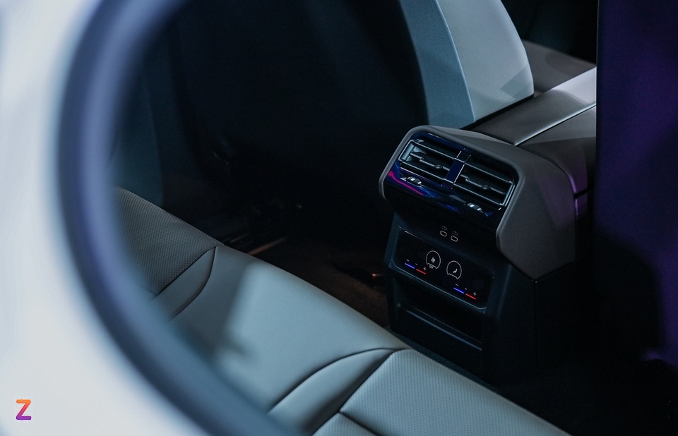 BMW 5 Series anh 15