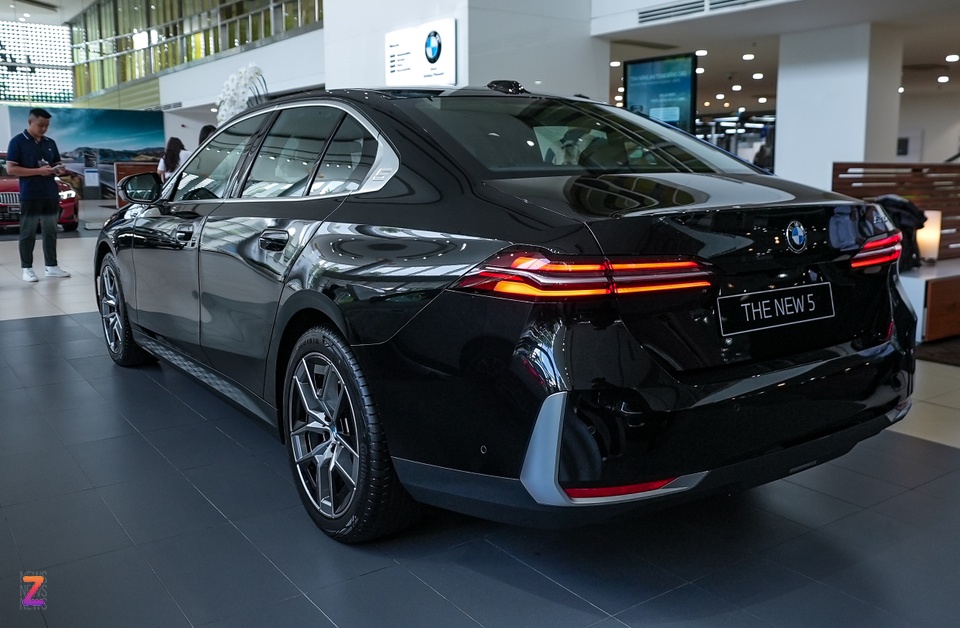BMW 5 Series anh 5