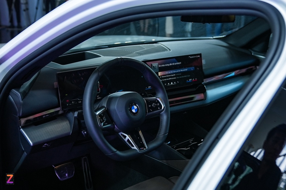 BMW 5 Series anh 11
