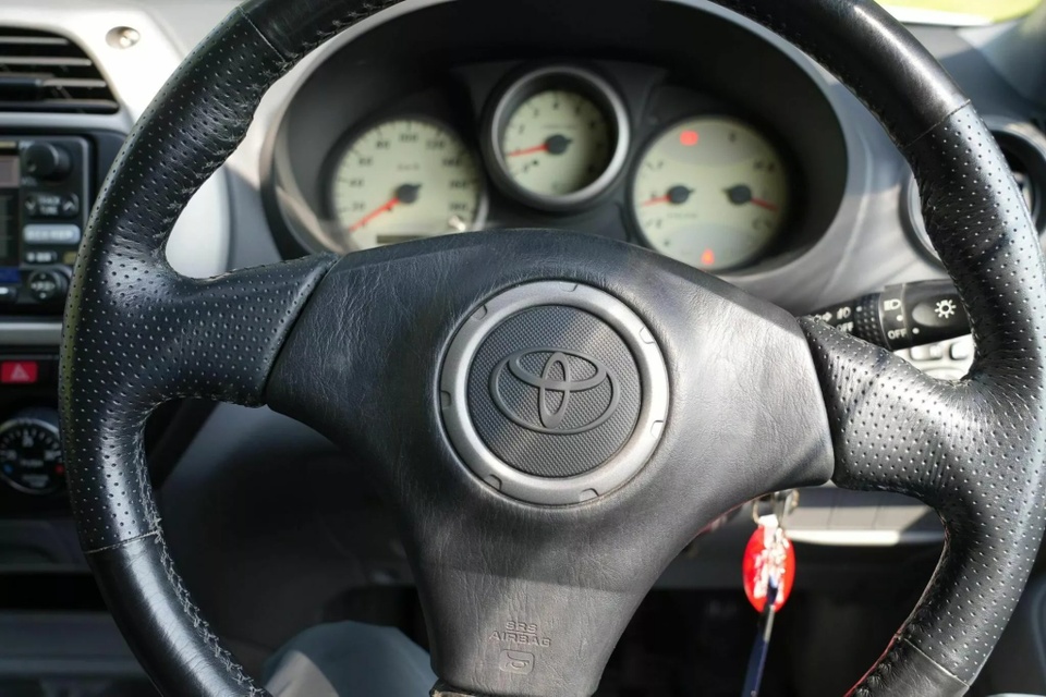 Toyota RAV4 anh 4