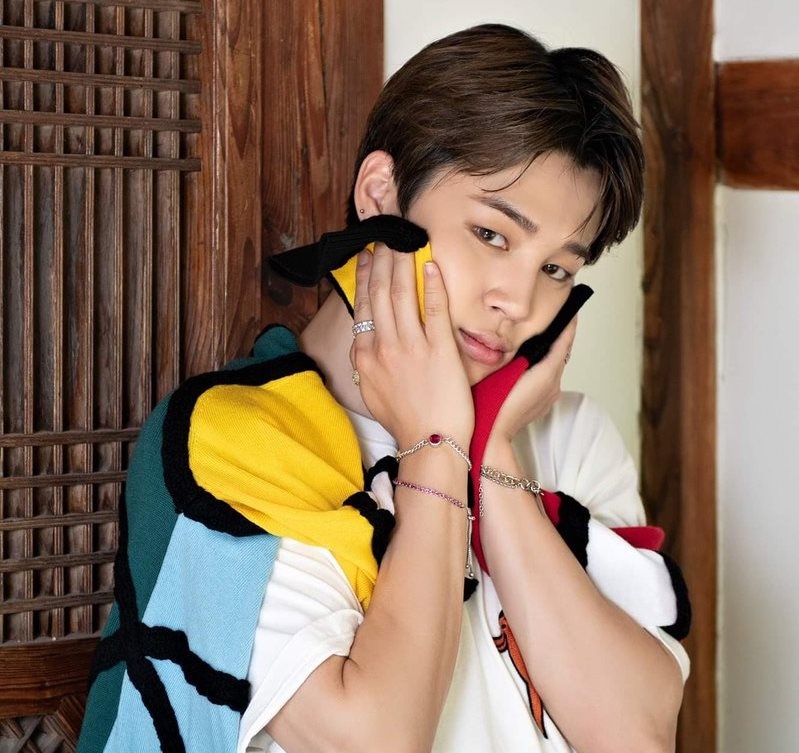 nhung do phu kien hang hieu cua jimin bts anh 2