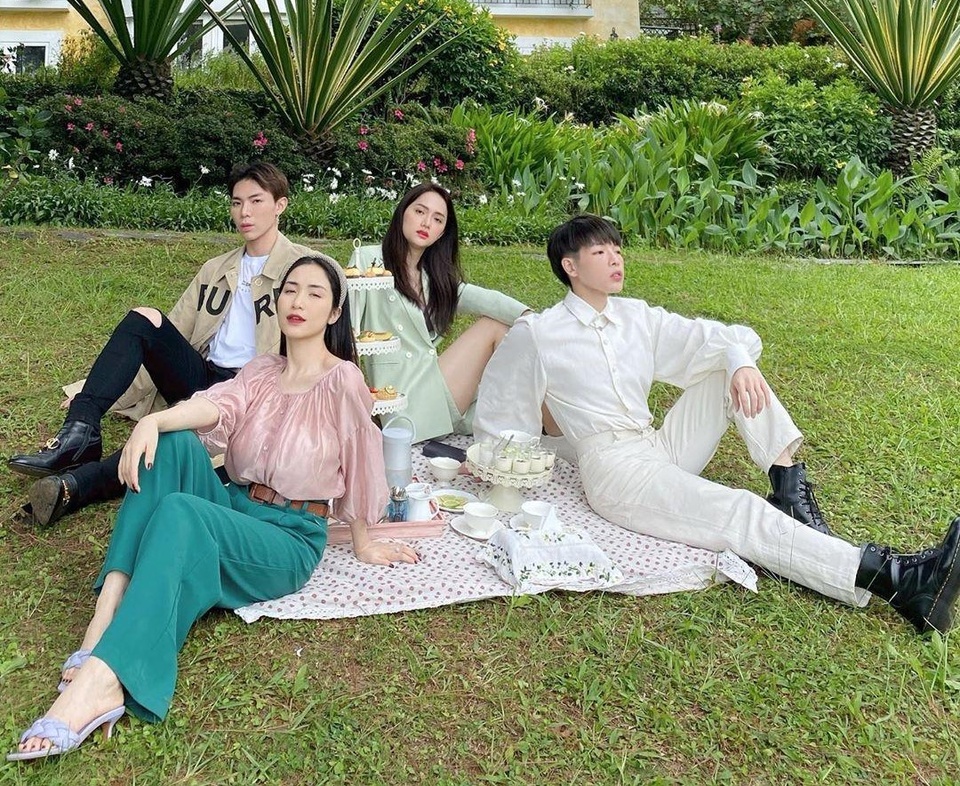 huong giang va ban phoi do nhom anh 1