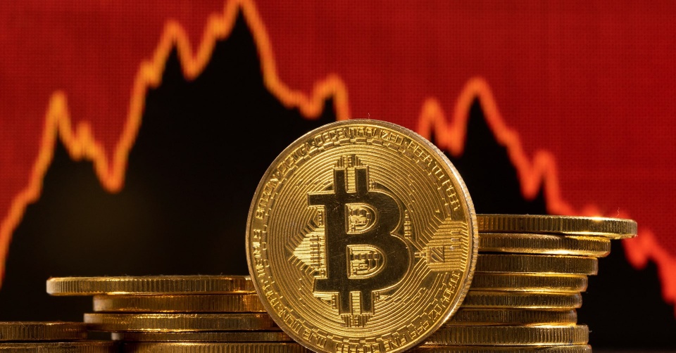 Bitcoin Rơi Tự Do