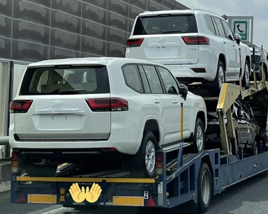 Toyota Land Cruiser 2022 lo dien anh 2